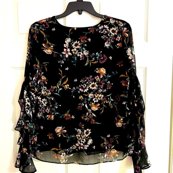 IZ Byer Stunning Floral on Black  Ruffle Bell Sleeve Blouse Size M - Picture 9 of 16